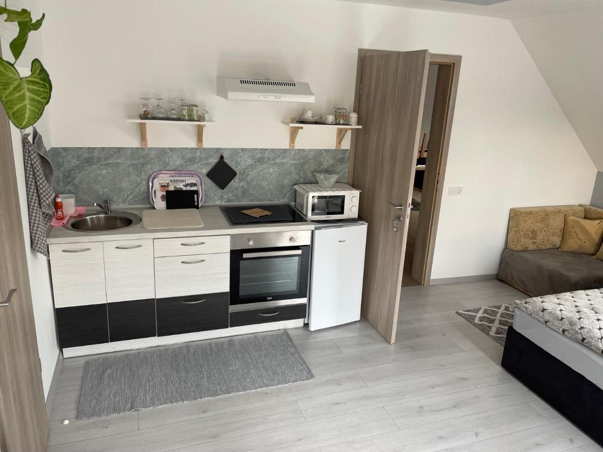 Jasmin Apartment House Vonyarcvashegy Eksteriør bilde