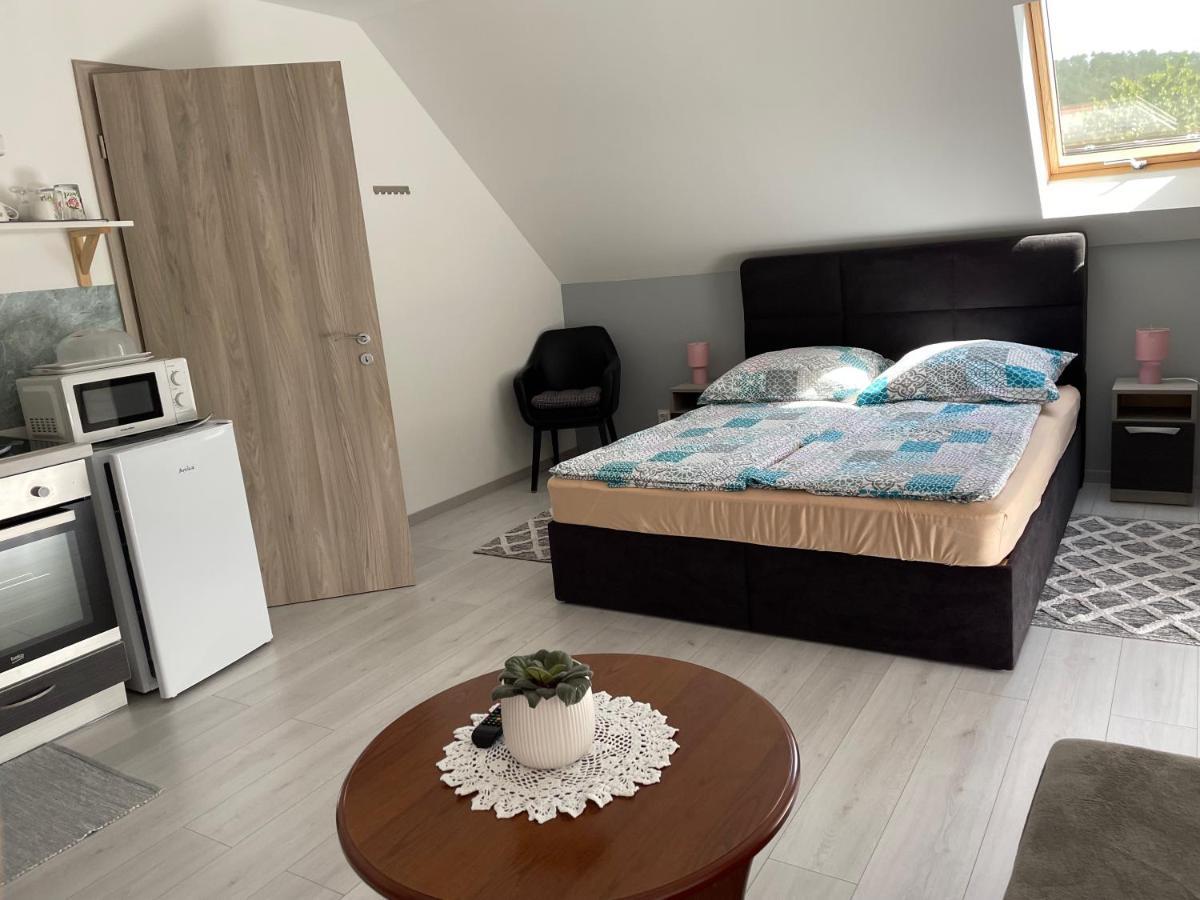 Jasmin Apartment House Vonyarcvashegy Eksteriør bilde