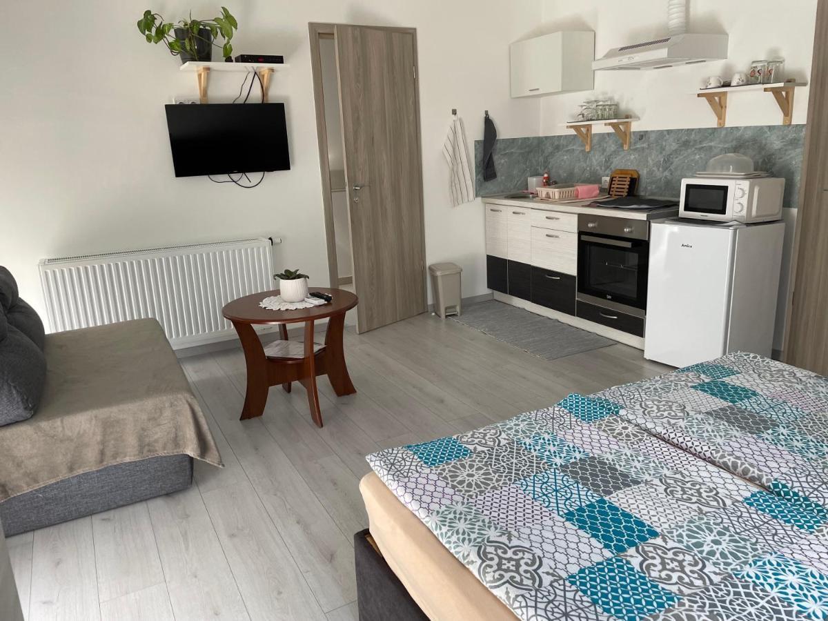 Jasmin Apartment House Vonyarcvashegy Eksteriør bilde